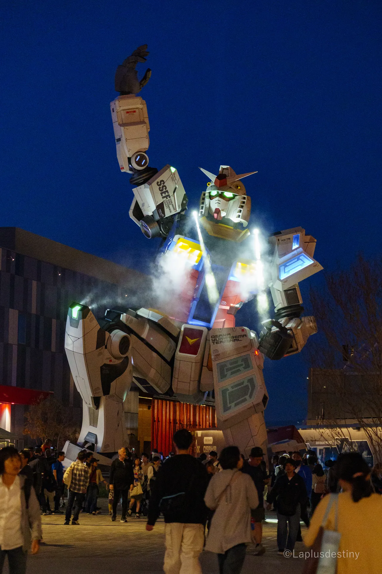 ライトアップされたガンダム